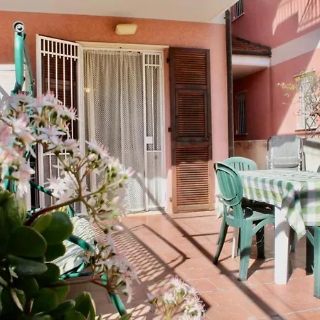 Terrazza A Pochi Passi Dal Mare Лоано