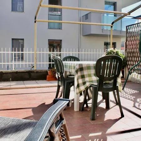 Terrazza A Pochi Passi Dal Mare Лоано
